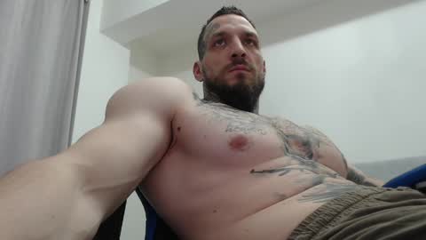Snapshot of thebestmuscles chatting on April 15, 8:20 pm John online show from April 15, 8:20 pm