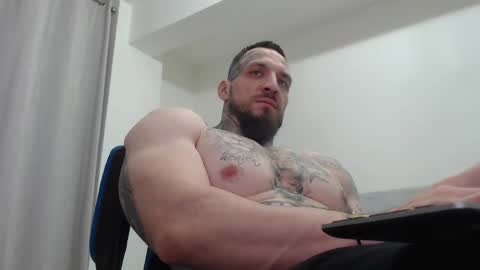 Snapshot of thebestmuscles chatting on April 21, 8:34 pm John online show from April 21, 8:34 pm
