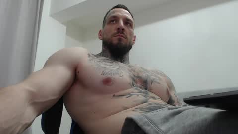 Snapshot of thebestmuscles chatting on April 23, 7:27 pm John online show from April 23, 7:27 pm