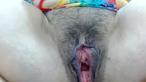 Snapshot of thebestpussyhairy chatting on December 31, 3:45 am Karla online show from December 31, 3:45 am