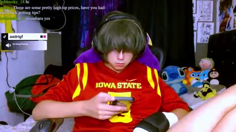 Snapshot of thebluesky_18 chatting on July 3, 2:56 pm thebluesky_18 online show from July 3, 2:56 pm
