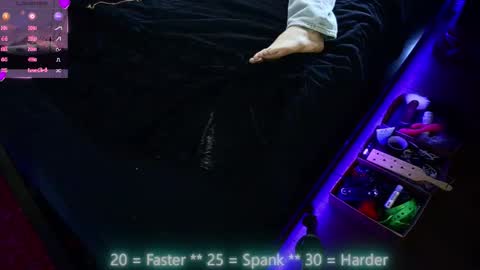 Snapshot of thecarrguyy chatting on October 15, 11:05 pm Thatcarrguyy online show from October 15, 11:05 pm