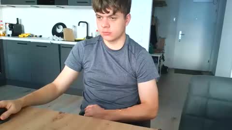 thecuteguy144949 online show from November 5, 8:25 am