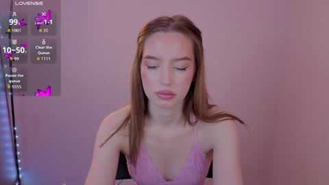 Snapshot of thecutienatura chatting on April 27, 7:12 pm Olivia online show from April 27, 7:12 pm
