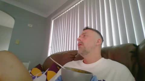 Snapshot of thedalenator chatting on February 11, 2:25 am thedalenator online show from February 11, 2:25 am