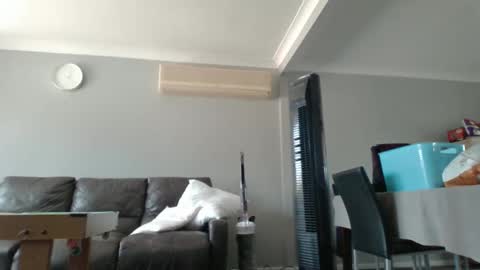 Snapshot of thedalenator chatting on February 22, 1:22 am thedalenator online show from February 22, 1:22 am