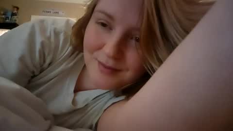 Snapshot of thedancingalien chatting on December 29, 6:38 pm Kassandra Grant online show from December 29, 6:38 pm