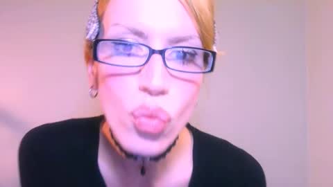 Yolanda online show from December 5, 3:41 pm