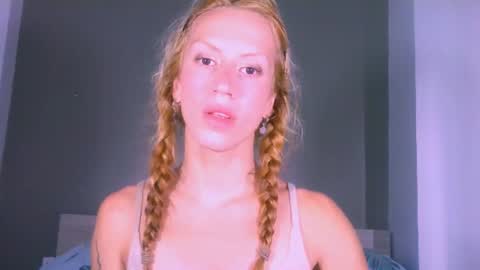 Snapshot of thedollxxxperience chatting on July 24, 8:34 am Yolanda online show from July 24, 8:34 am