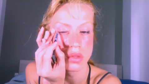 Snapshot of thedollxxxperience chatting on July 26, 3:58 am Yolanda online show from July 26, 3:58 am