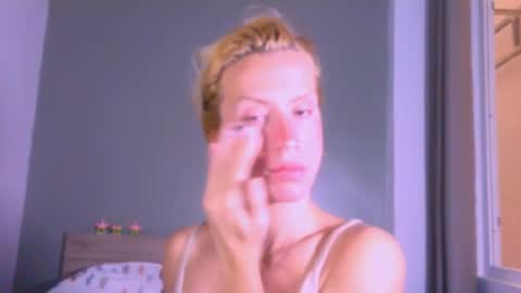 Snapshot of thedollxxxperience chatting on August 3, 4:11 am Yolanda online show from August 3, 4:11 am