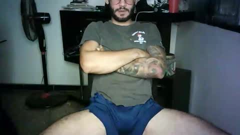 Snapshot of thedragonboyxxx chatting on March 17, 1:32 am thedragonboyxxx online show from March 17, 1:32 am