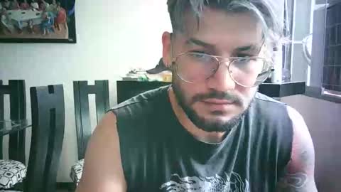 Snapshot of thedragonboyxxx chatting on April 11, 6:01 pm thedragonboyxxx online show from April 11, 6:01 pm
