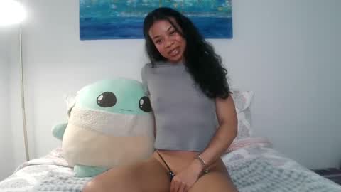 Snapshot of thedreamteam23 chatting on February 22, 5:02 am Pizzababe22 online show from February 22, 5:02 am