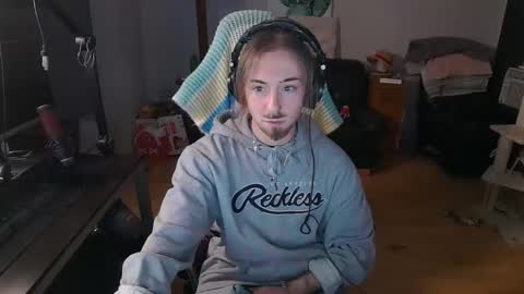 Snapshot of thefabuloussam chatting on February 6, 5:03 am Thefabulousam Independent Model online show from February 6, 5:03 am