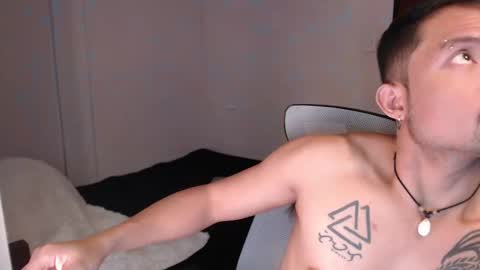 Snapshot of thefriskyasian chatting on December 3, 6:38 pm Jaycee online show from December 3, 6:38 pm