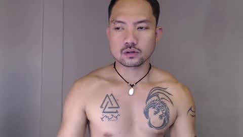 Snapshot of thefriskyasian chatting on December 4, 8:56 am Jaycee online show from December 4, 8:56 am
