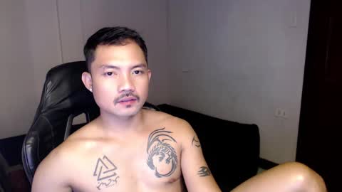 Snapshot of thefriskyasian chatting on January 3, 8:32 pm Jaycee online show from January 3, 8:32 pm