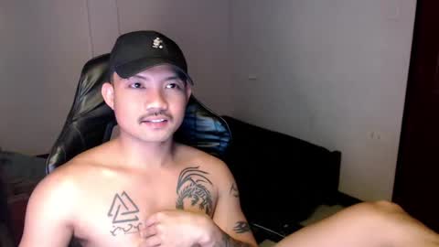 Snapshot of thefriskyasian chatting on January 14, 5:30 am Jaycee online show from January 14, 5:30 am