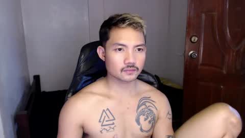 Snapshot of thefriskyasian chatting on February 28, 12:32 am Jaycee online show from February 28, 12:32 am