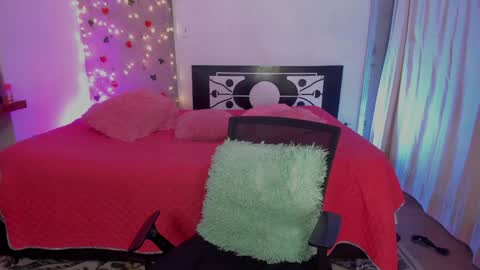 Snapshot of thegoldenbitch chatting on January 15, 10:57 pm Goldie online show from January 15, 10:57 pm