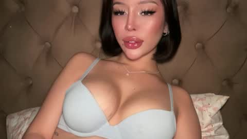 Elle  dont forget to folloW me and thumbs up online show from March 11, 6:08 am