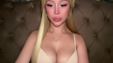 Elle  dont forget to folloW me and thumbs up online show from April 15, 1:56 am