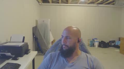 Snapshot of thehawaiian93 chatting on October 27, 2:54 pm thehawaiian93 online show from October 27, 2:54 pm