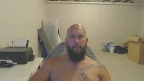 Snapshot of thehawaiian93 chatting on November 18, 1:33 am thehawaiian93 online show from November 18, 1:33 am