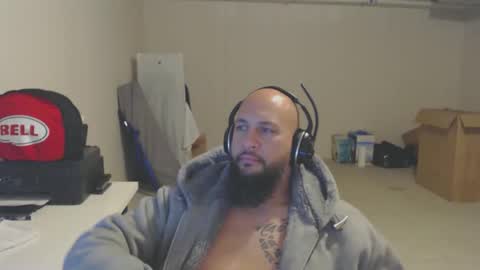 Snapshot of thehawaiian93 chatting on December 15, 12:04 am thehawaiian93 online show from December 15, 12:04 am