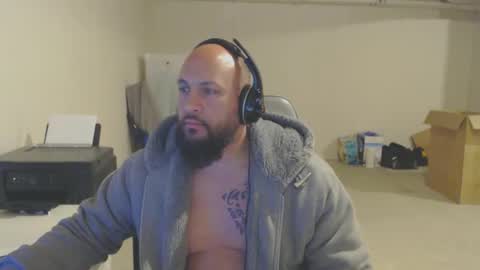 Snapshot of thehawaiian93 chatting on April 1, 5:52 am thehawaiian93 online show from April 1, 5:52 am