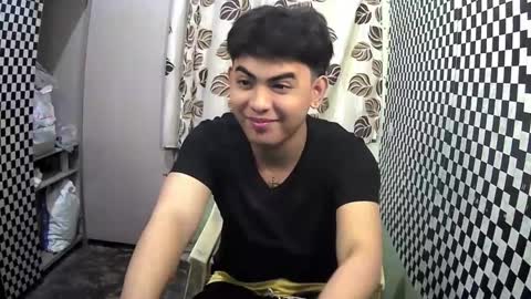 Snapshot of thehugecomeback chatting on January 18, 3:59 pm Xerxis online show from January 18, 3:59 pm