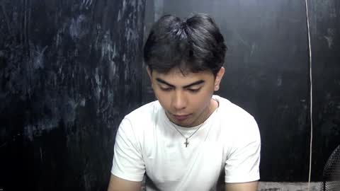 Snapshot of thehugecomeback chatting on February 18, 12:04 am Xerxis online show from February 18, 12:04 am