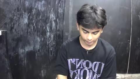 Snapshot of thehugecomeback chatting on February 24, 2:26 pm Xerxis online show from February 24, 2:26 pm