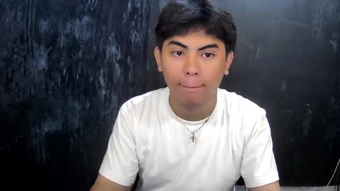 Snapshot of thehugecomeback chatting on March 1, 6:13 am Xerxis online show from March 1, 6:13 am