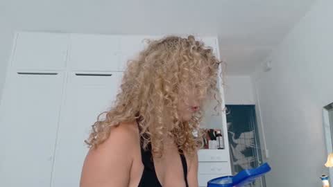 Snapshot of theislandgirl chatting on April 12, 10:48 pm Lily Marie online show from April 12, 10:48 pm