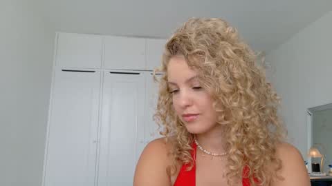 Snapshot of theislandgirl chatting on May 4, 4:36 pm Lily Marie online show from May 4, 4:36 pm