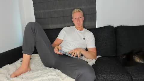 Snapshot of thejacob_d chatting on June 12, 6:12 am thejacob_d online show from June 12, 6:12 am