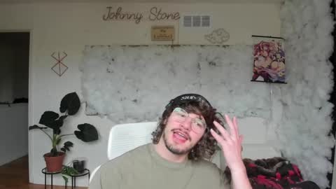 Snapshot of thejohnnystone chatting on April 4, 12:09 am Johnny Stone online show from April 4, 12:09 am