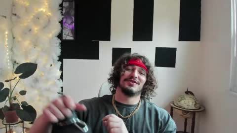 Snapshot of thejohnnystone chatting on May 12, 11:02 pm Johnny Stone online show from May 12, 11:02 pm