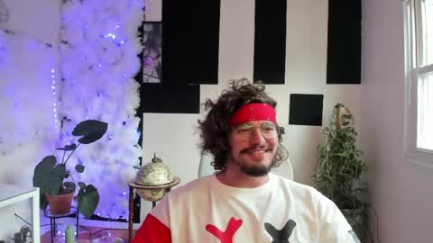Snapshot of thejohnnystone chatting on May 15, 12:39 am Johnny Stone online show from May 15, 12:39 am
