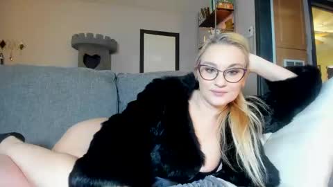 Snapshot of thejuliarobbie chatting on January 30, 6:54 pm Julia Robbie online show from January 30, 6:54 pm