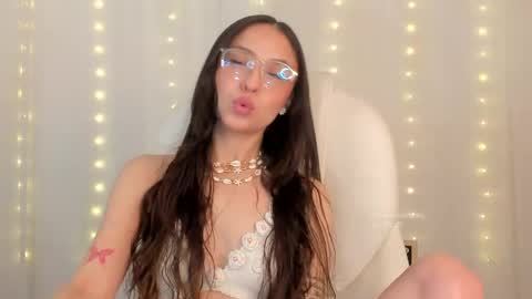 Snapshot of thekatemess_ chatting on June 5, 5:14 am Katie. Kate is the name I go by. online show from June 5, 5:14 am