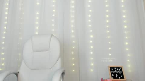 Snapshot of thekatemess_ chatting on June 9, 5:19 am Katie. Kate is the name I go by. online show from June 9, 5:19 am