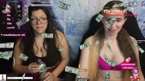 Snapshot of thekinkhouse chatting on December 27, 11:31 pm Goddess Nola online show from December 27, 11:31 pm