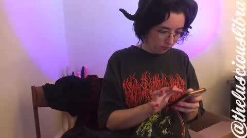 Snapshot of thelusciouslibra chatting on November 2, 8:22 pm thelusciouslibra online show from November 2, 8:22 pm