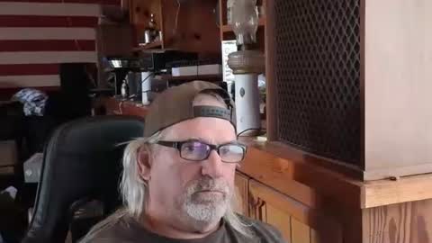 Snapshot of themasseure1 chatting on April 16, 7:14 pm themasseure1 online show from April 16, 7:14 pm