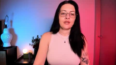 Snapshot of themelrose chatting on February 19, 12:50 am themelrose online show from February 19, 12:50 am