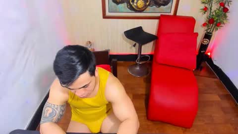 themuscularvenezuelanman online show from April 4, 10:51 pm