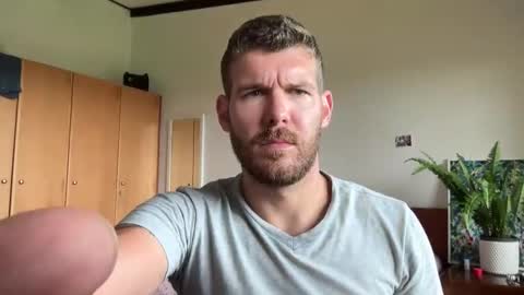 Snapshot of thenakedshaman chatting on January 10, 9:33 am TheNakedShaman online show from January 10, 9:33 am